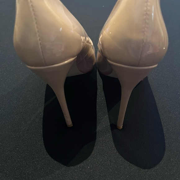 Minimalist Cut Out Stiletto Pumps - Picture 3 of 4